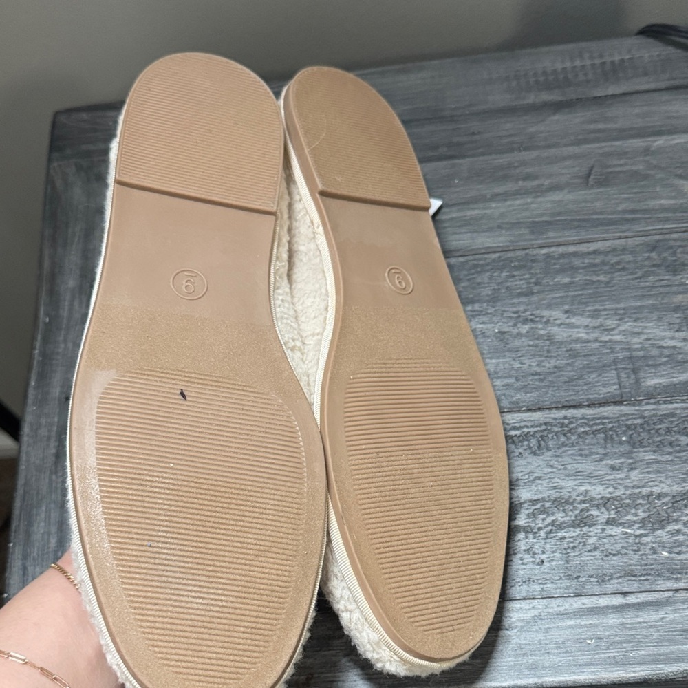 Universal Thread Cream Slippers with Gold Buckle - Picture 4 of 5